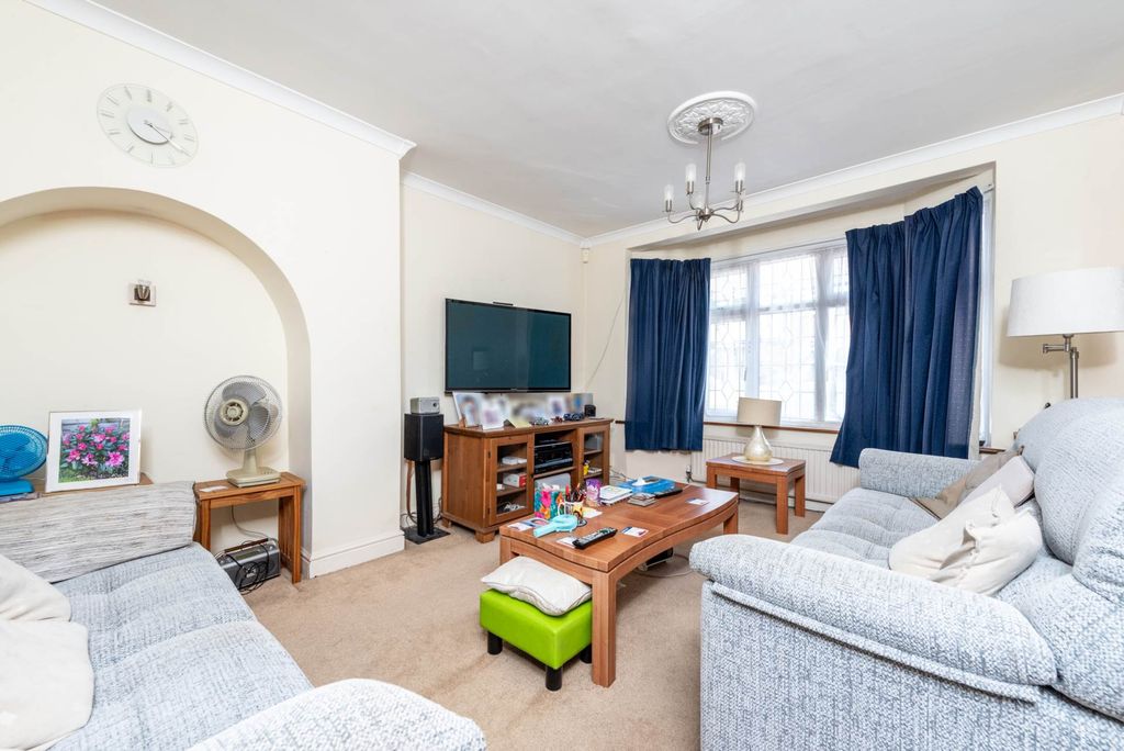 Property photo 2 of 12