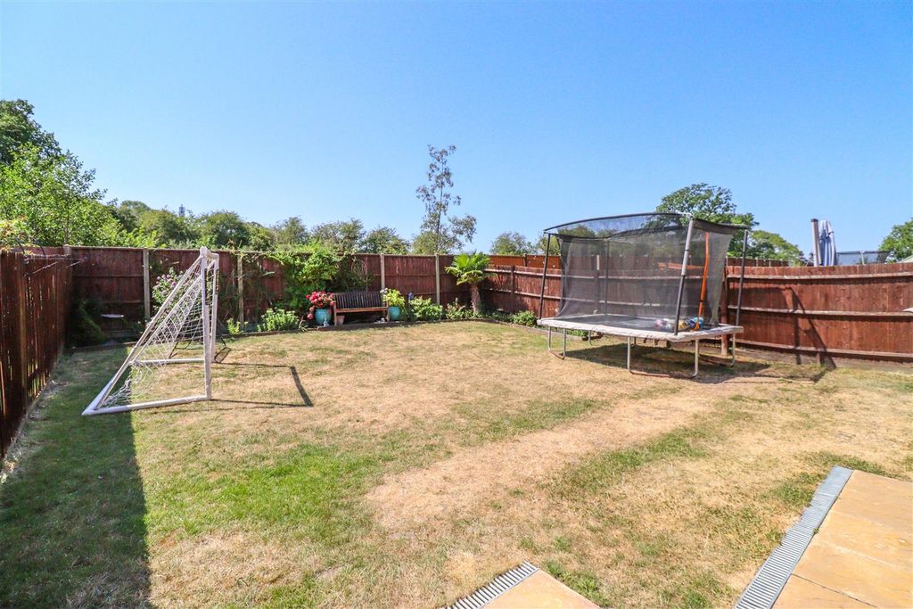 Property photo 2 of 20 Garden