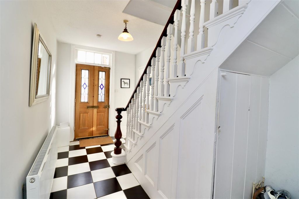 Property photo 3 of 25