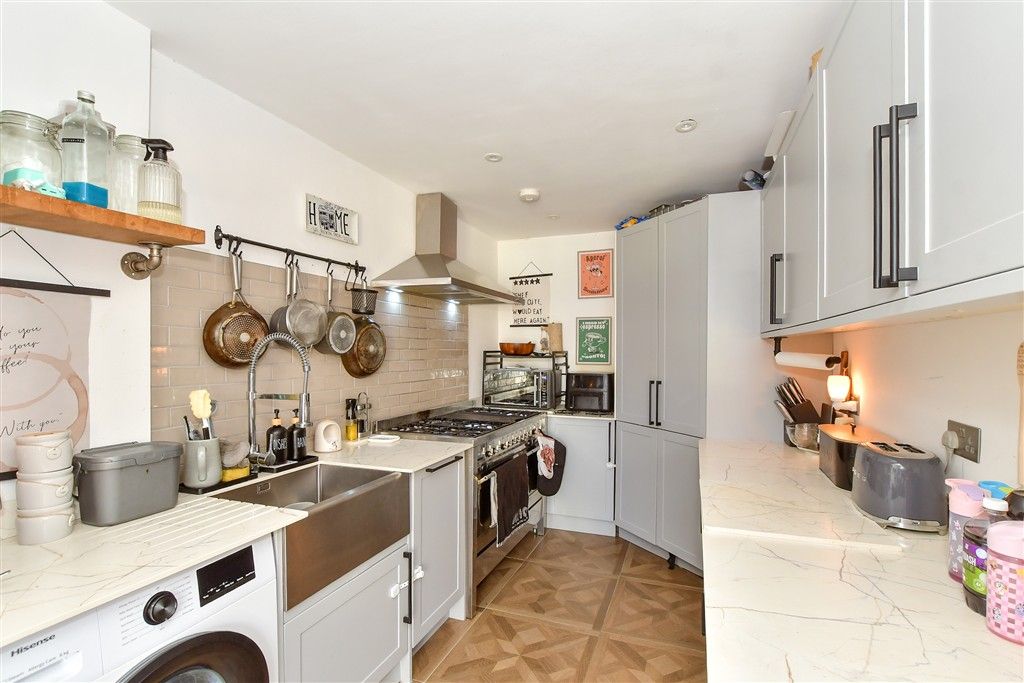 Property photo 3 of 12 Kitchen