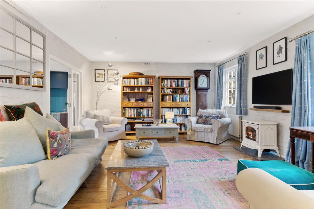 Property photo 3 of 14 Sitting Room