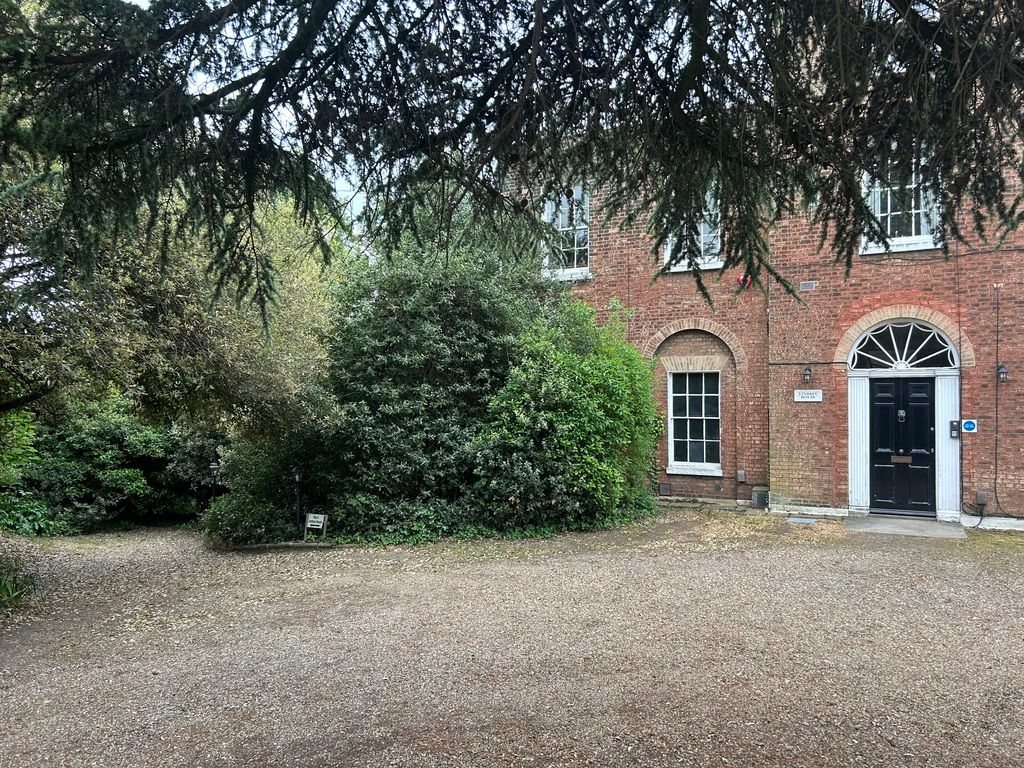 Property photo 2 of 31