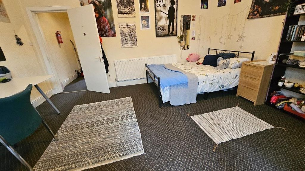 Property photo 3 of 13 Bright And Inviting Double Bedroom Featuring A Nea...