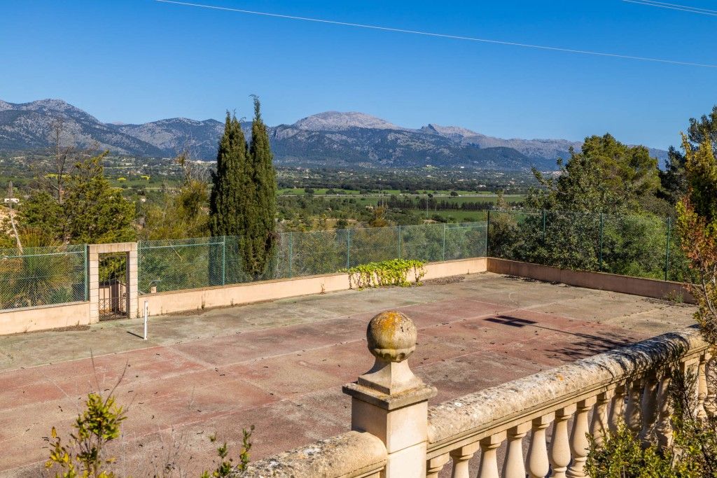 Property photo 3 of 20 Tennis Court (2)