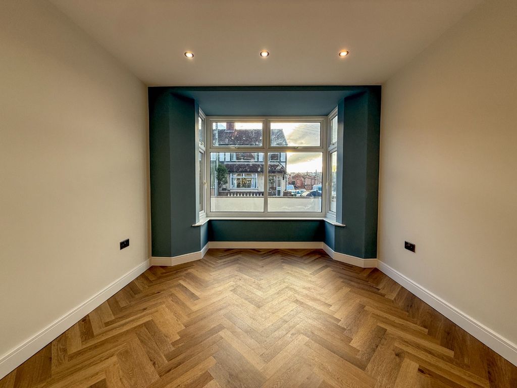 Property photo 3 of 27 4597944