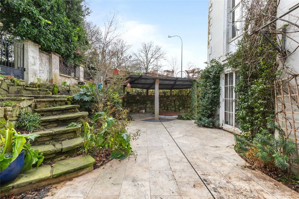 Additional image 30 of 6 bed end terrace house for salePark Crescent, Brighton, East Sussex BN2