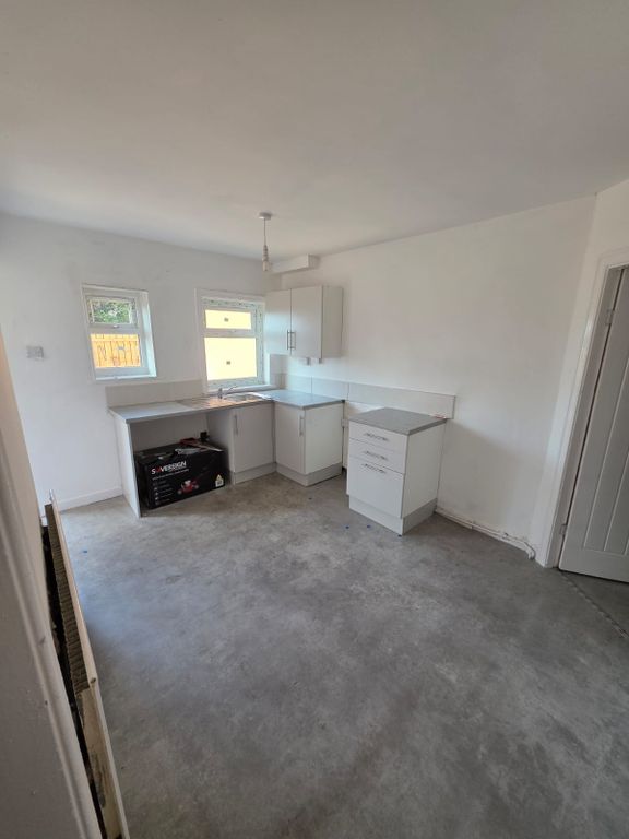 Property photo 1 of 9 Kitchen