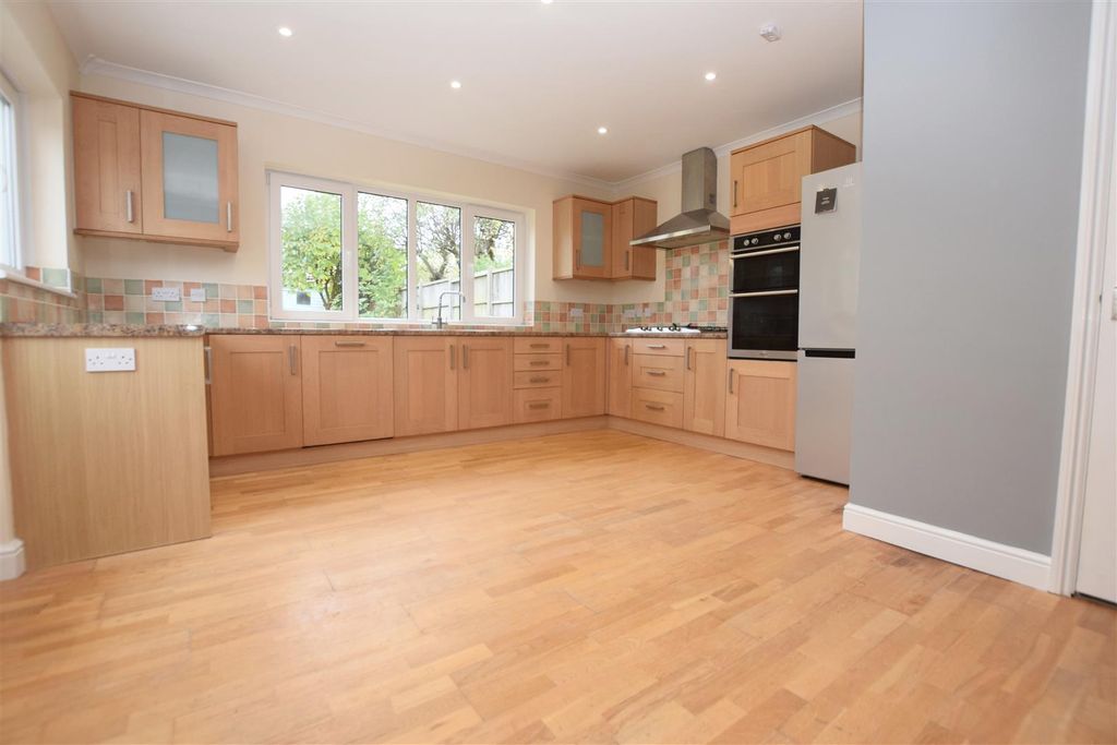 Property photo 2 of 10 Kitchen.Jpg