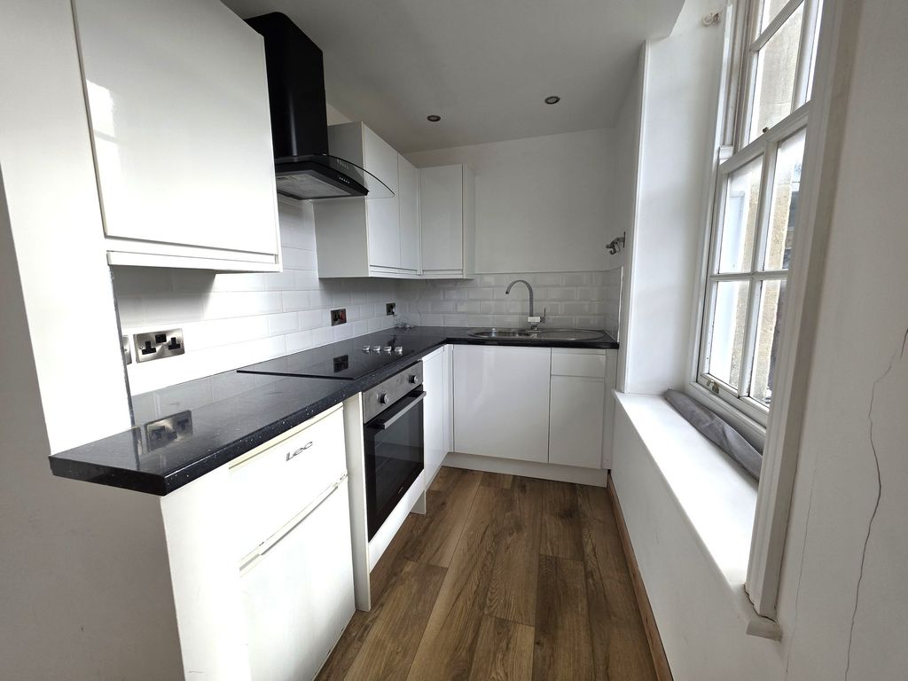 Property photo 2 of 6 Kitchen