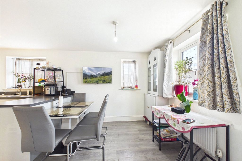 Property photo 3 of 16 Picture No. 13