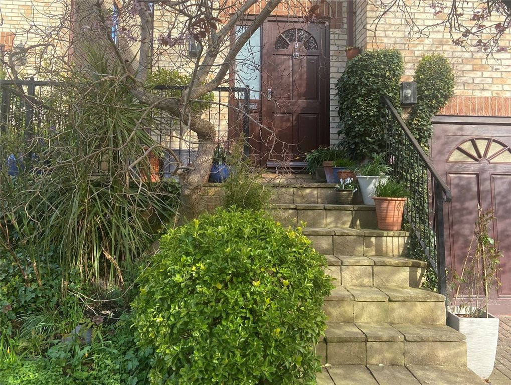 Property photo 2 of 25 Picture No. 32