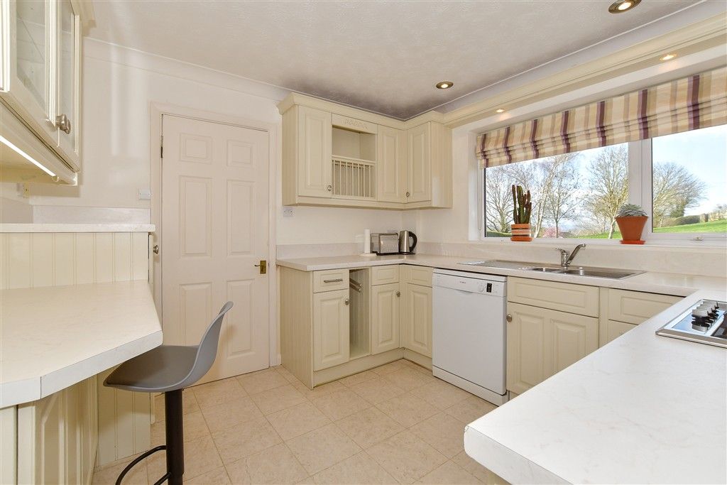 Property photo 3 of 16 Kitchen