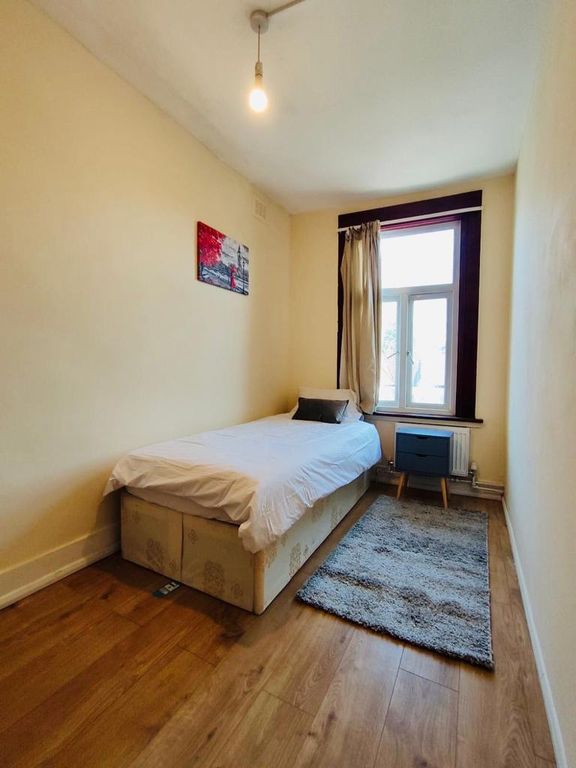 Property photo 1 of 2 Room
