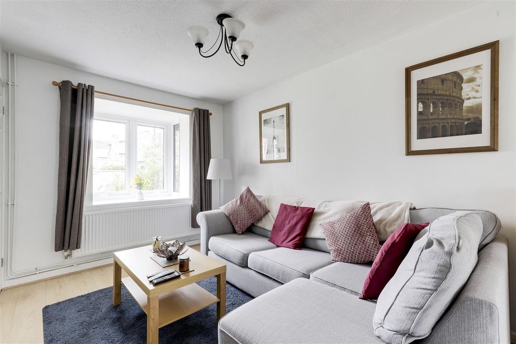 Property photo 2 of 15 6648.Jpg
