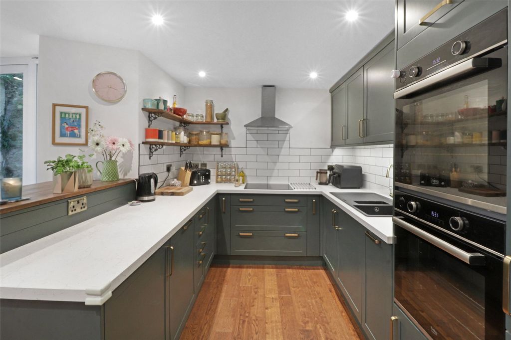 Property photo 1 of 27 1 - Picture No. 11