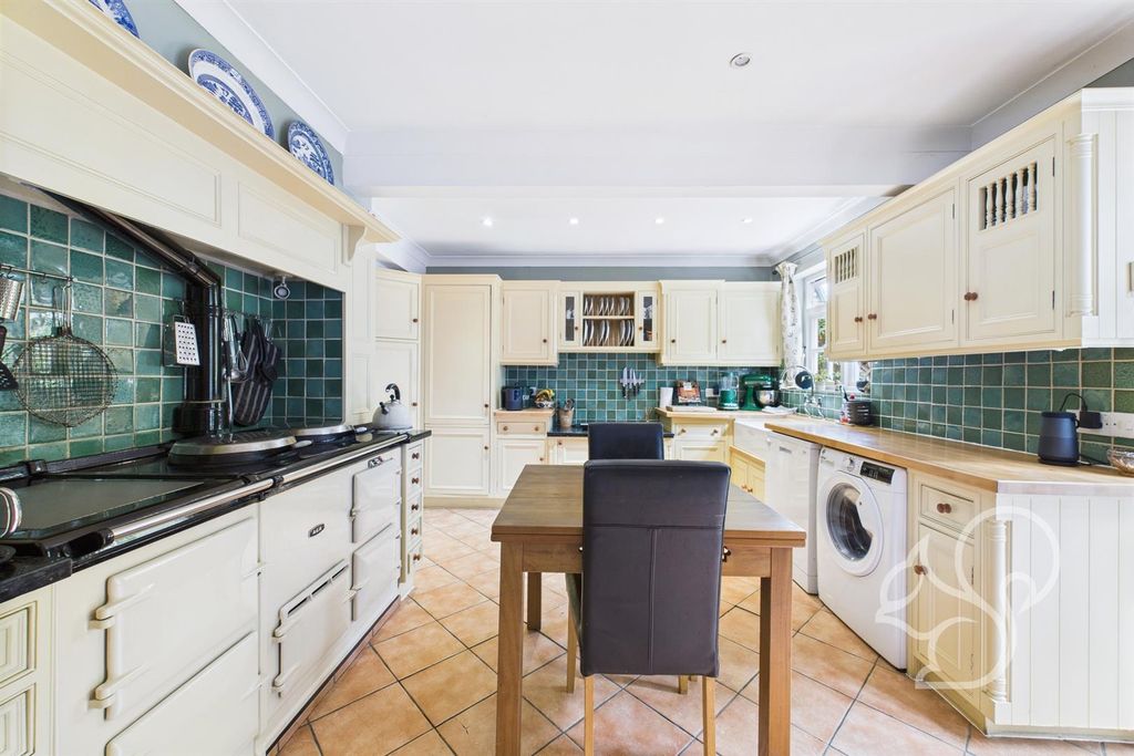 Property photo 3 of 26 Kitchen