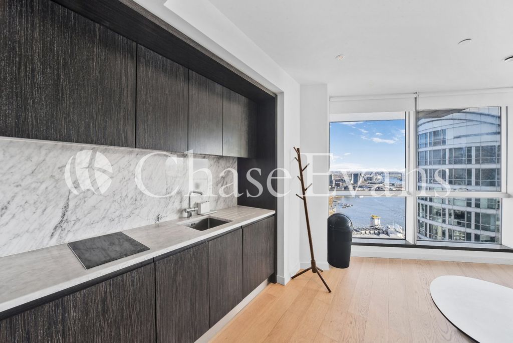 Property photo 3 of 10 Kitchen