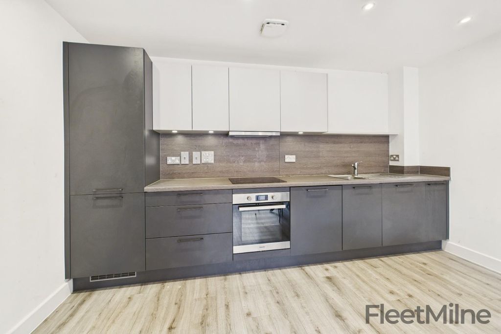 Property photo 3 of 9 Kitchen
