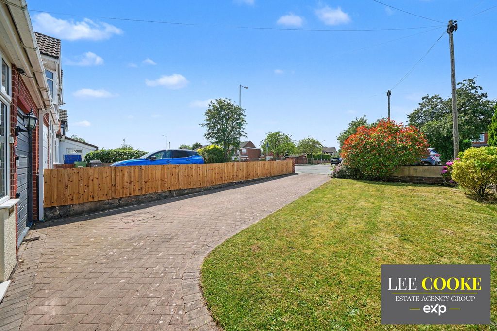 Property photo 3 of 33