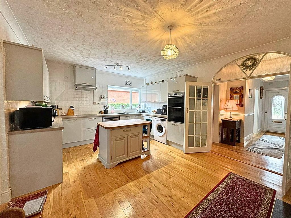 Property photo 3 of 21 Kitchen/Dining Room