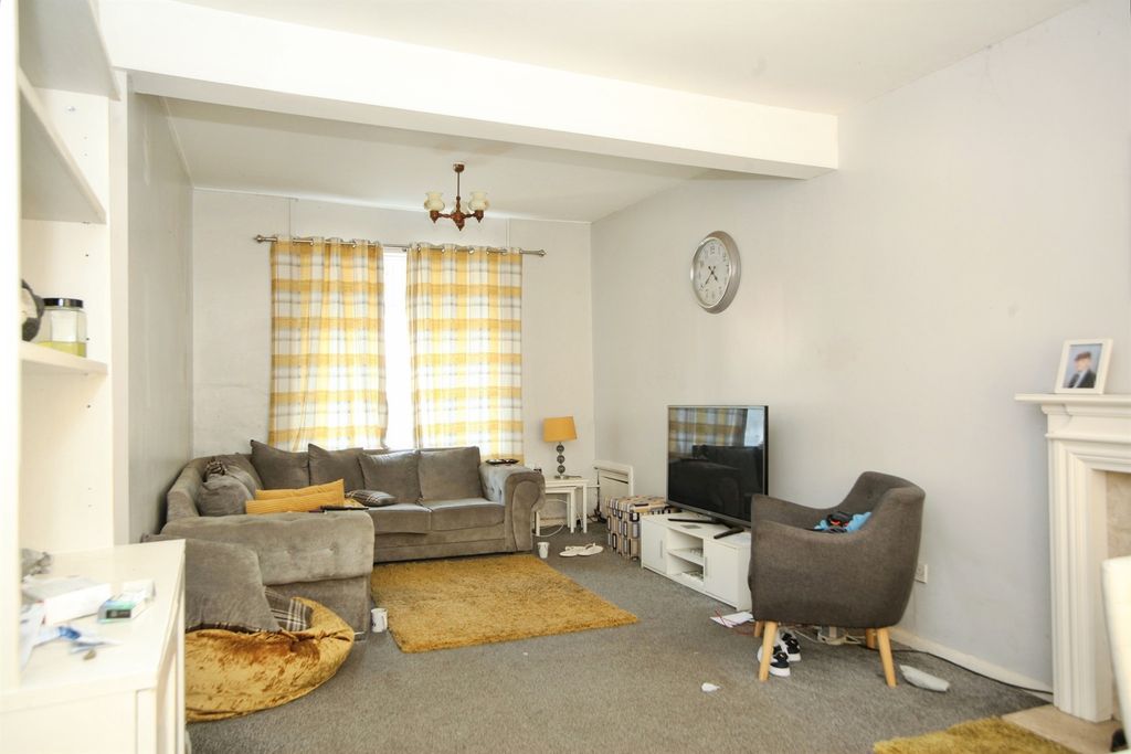 Property photo 3 of 18