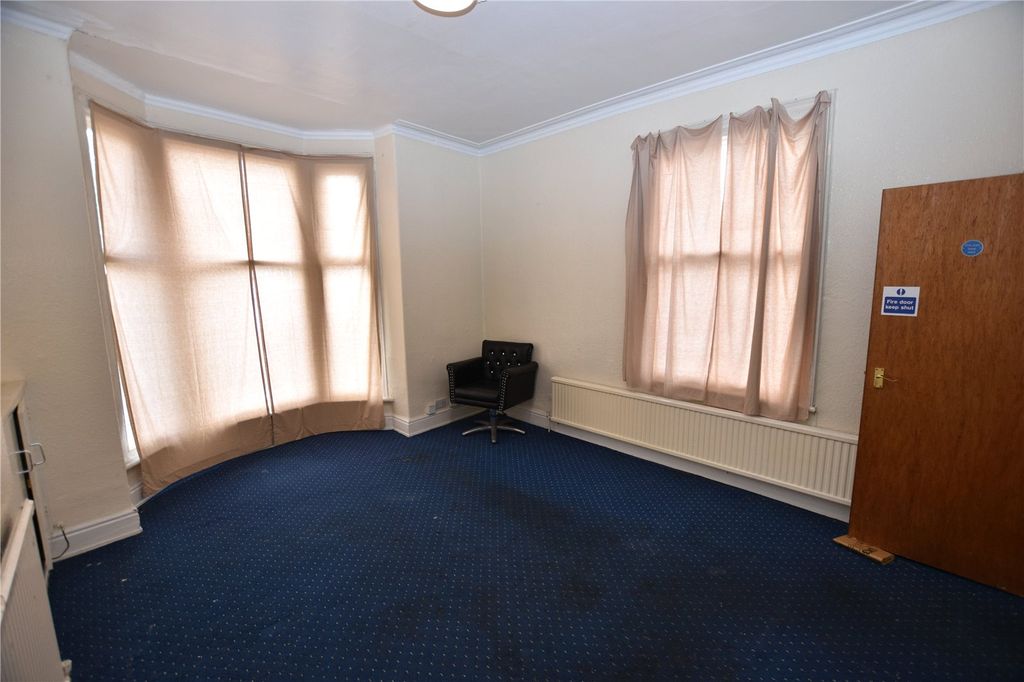 Property photo 3 of 16 Picture No. 02