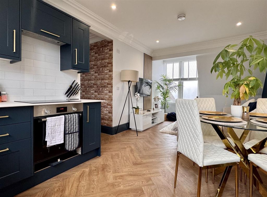 Property photo 2 of 19 Tempimagecazd78.Jpg