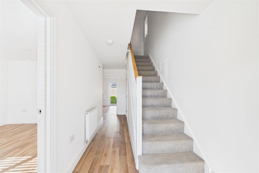 Property photo 3 of 23 Cam01894G0-Pr0284-Still005.Jpg