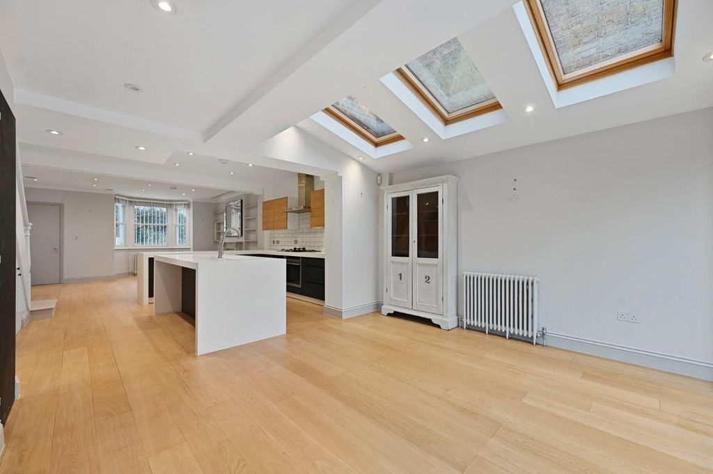 Property photo 2 of 12 Fb - 82 St Stephens Avenue - Kitchend3 (1).Jpg