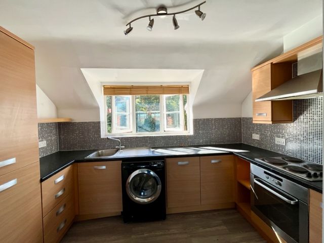 Property photo 3 of 10 Kitchen