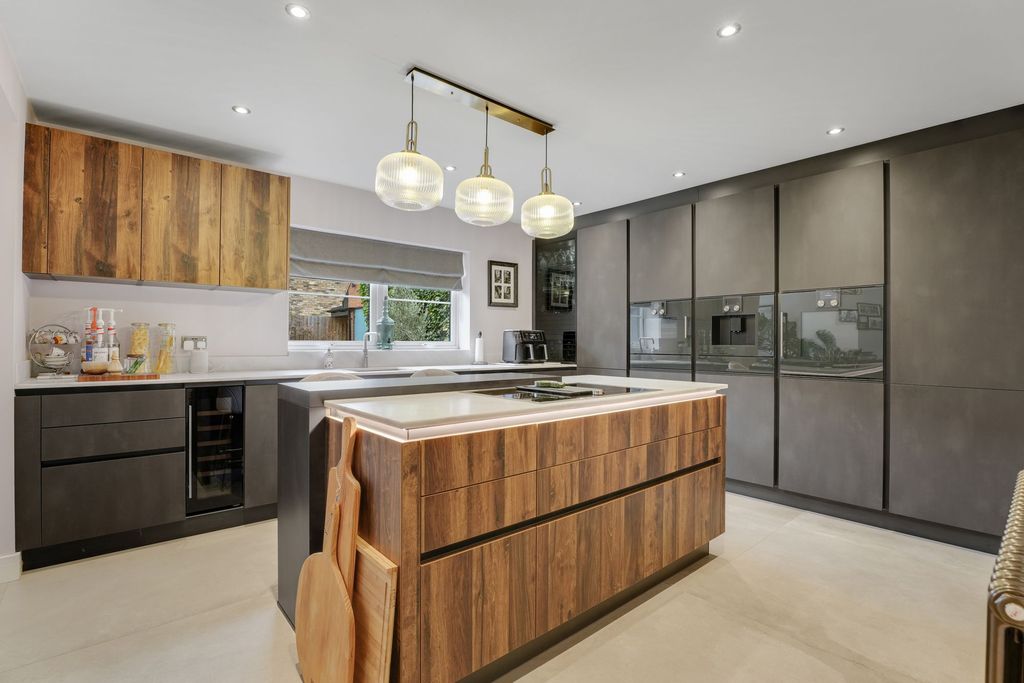 Property photo 2 of 22 Kitchen/Breakfast Room