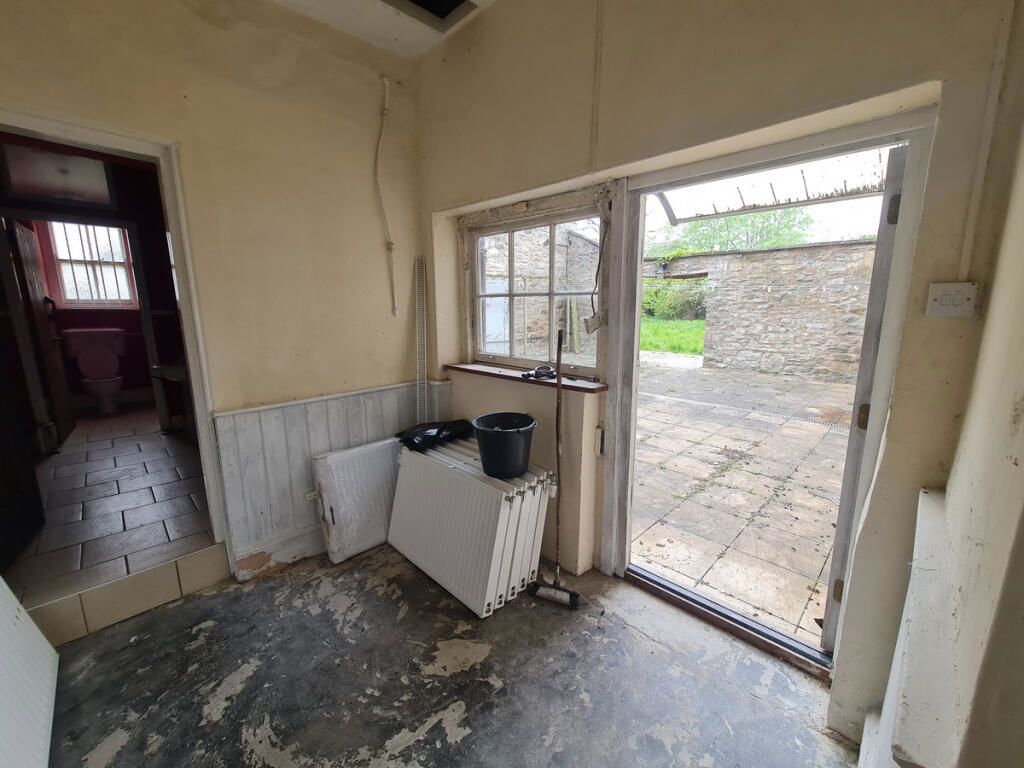 Property photo 2 of 48
