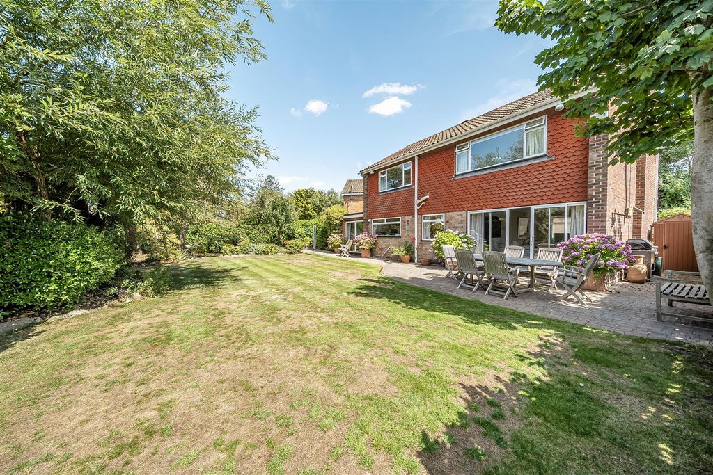 Property photo 3 of 22 Garden: