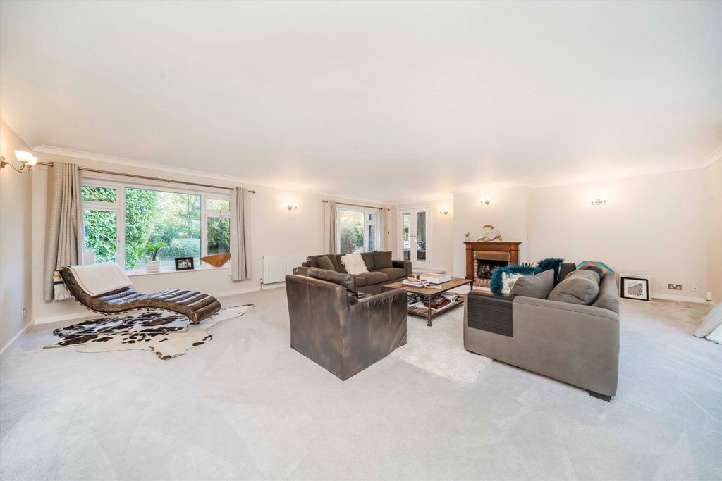 Property photo 2 of 11