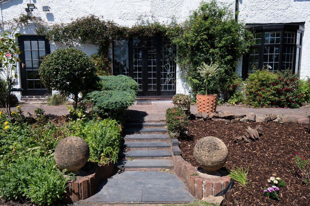 Property photo 1 of 33