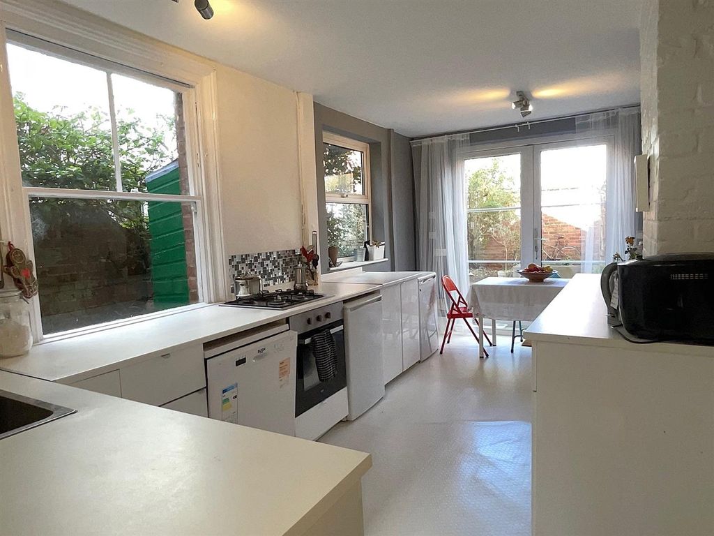 Property photo 2 of 18 Kitchen/Breakfast Room