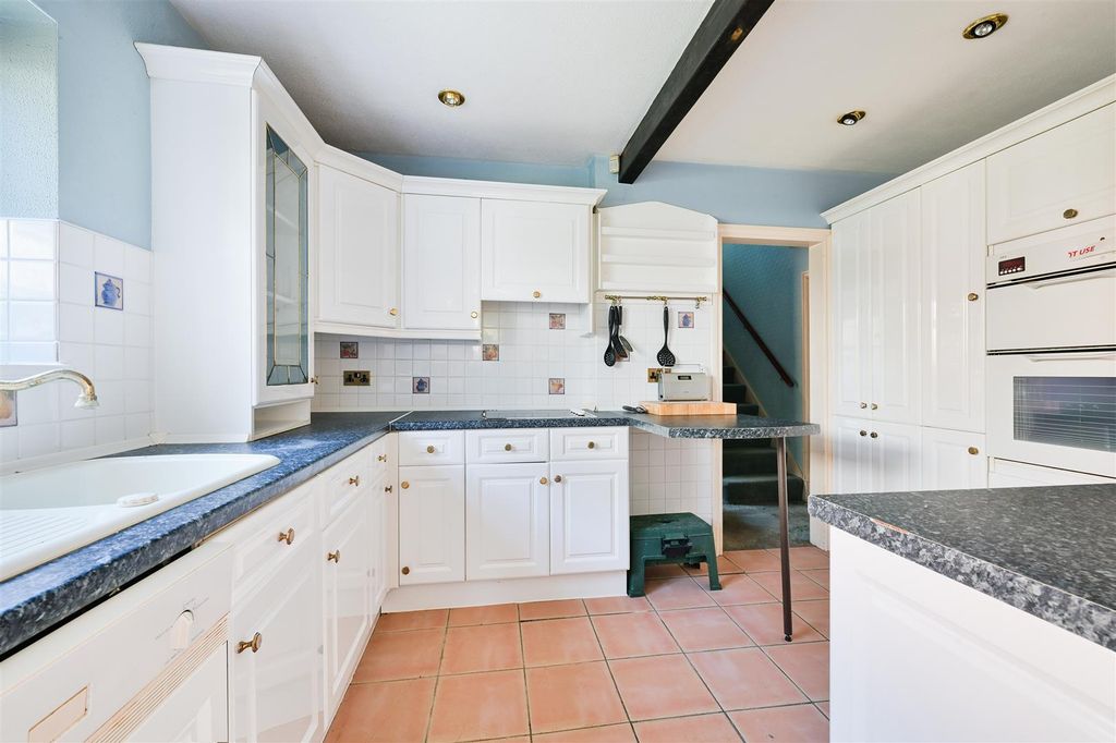 Property photo 3 of 12 Shelvers Way, 141- (1).Jpg
