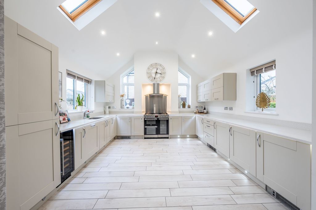 Property photo 2 of 35