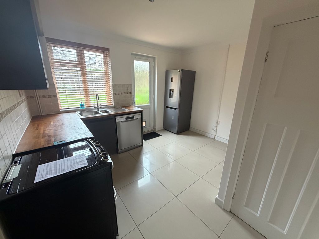 Property photo 3 of 9 Bathroom