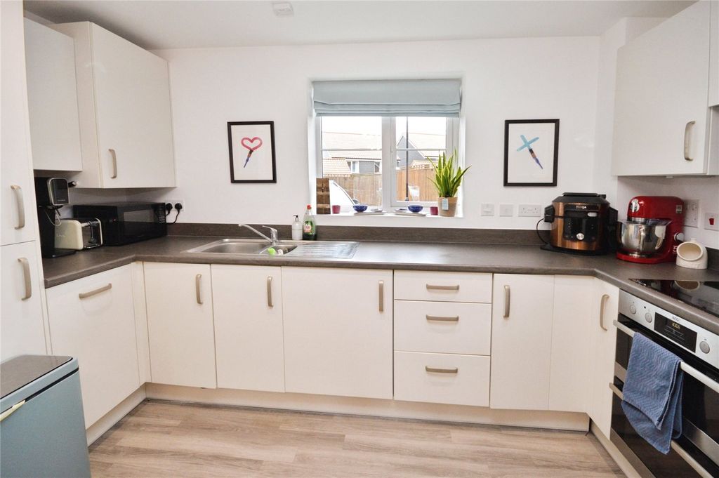 2 bed flat for saleThorpe Road, Bishop's Stortford, Hertfordshire CM23 photo 4