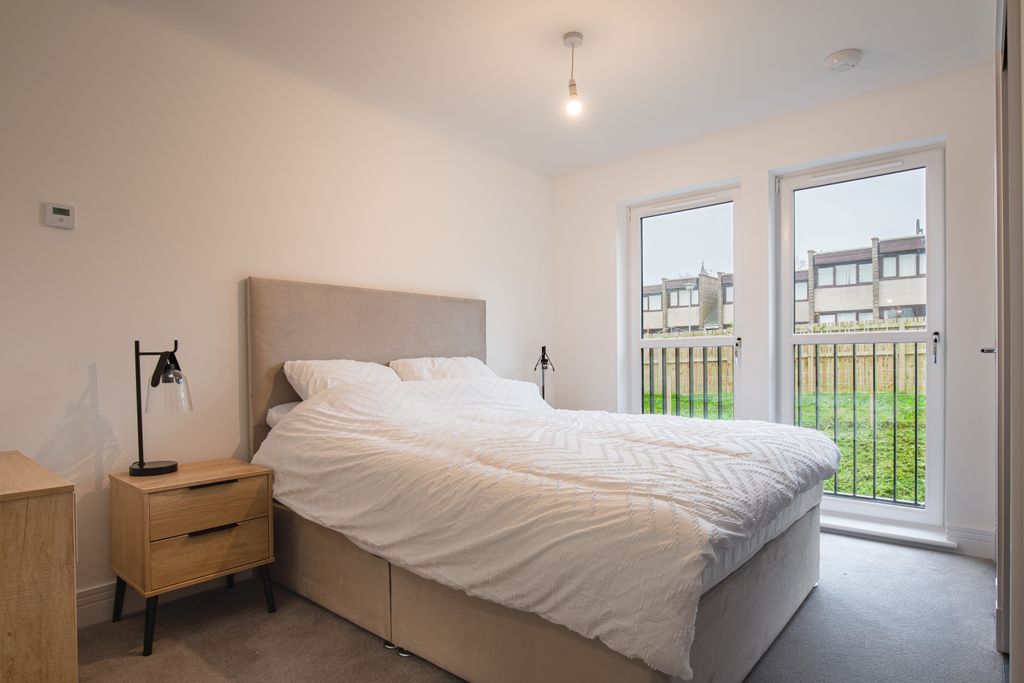 Property photo 3 of 7 Masterbedroom1