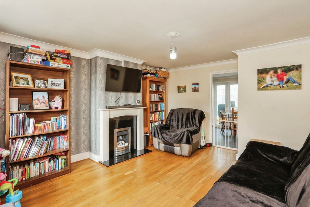 Property photo 3 of 17 Photo