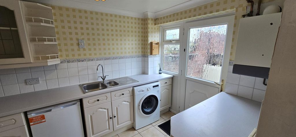 Property photo 3 of 23 Kitchen