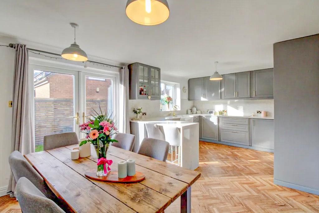 Property photo 3 of 18 c3d093929c1799Af5F1E3Ffb3Ec93E7d365c1604 Kitchen.J