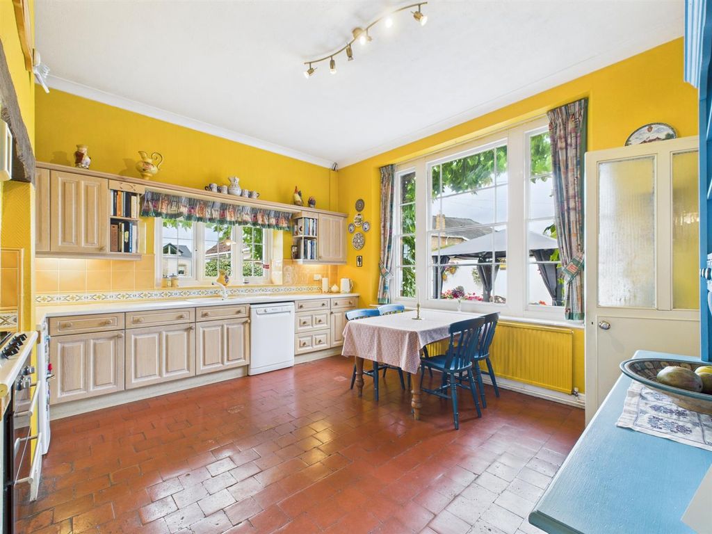 Property photo 2 of 31 Kitchen