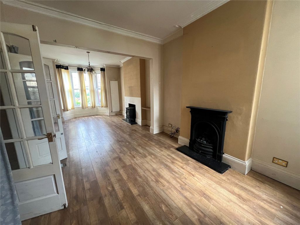 Property photo 2 of 16 Picture No. 11