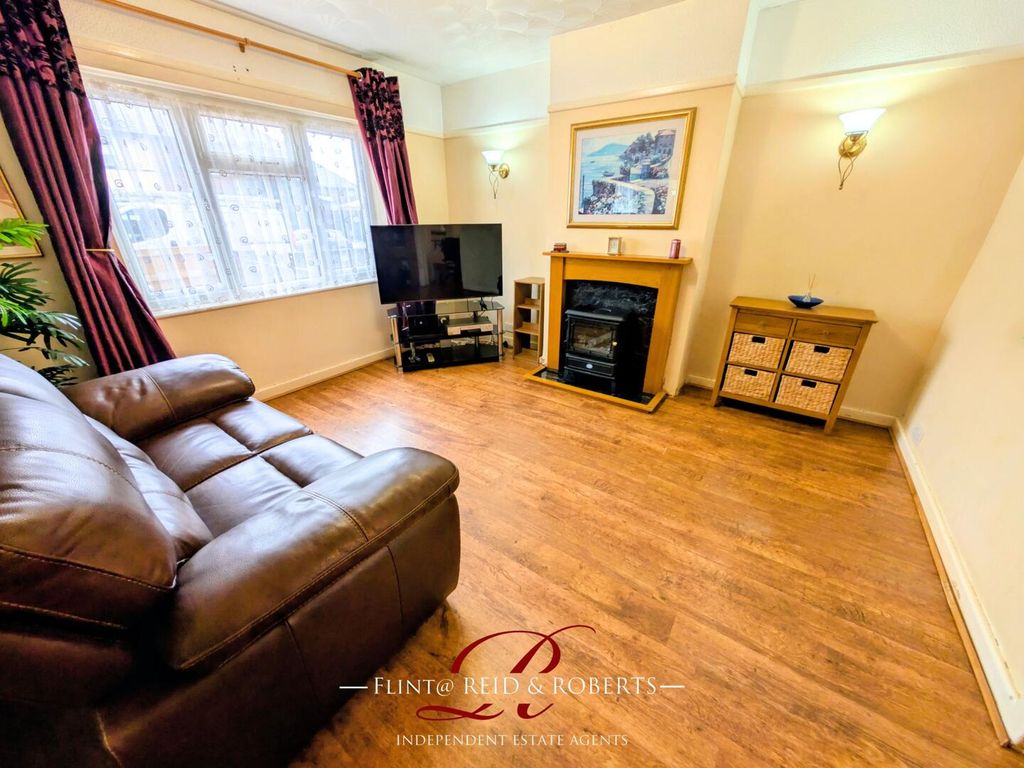 Property photo 3 of 17 Living Room