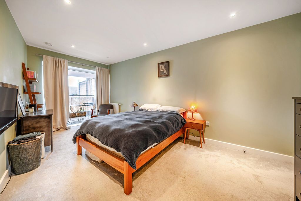 Property photo 2 of 23 Bedroom