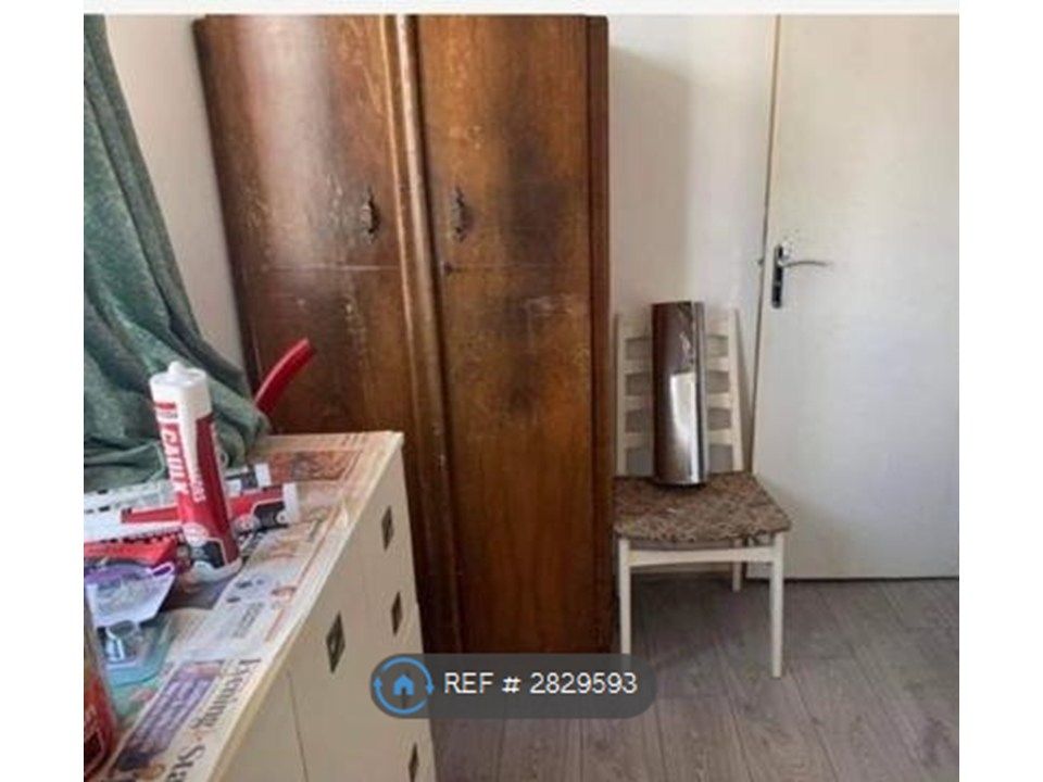 Property photo 3 of 17 Single Room