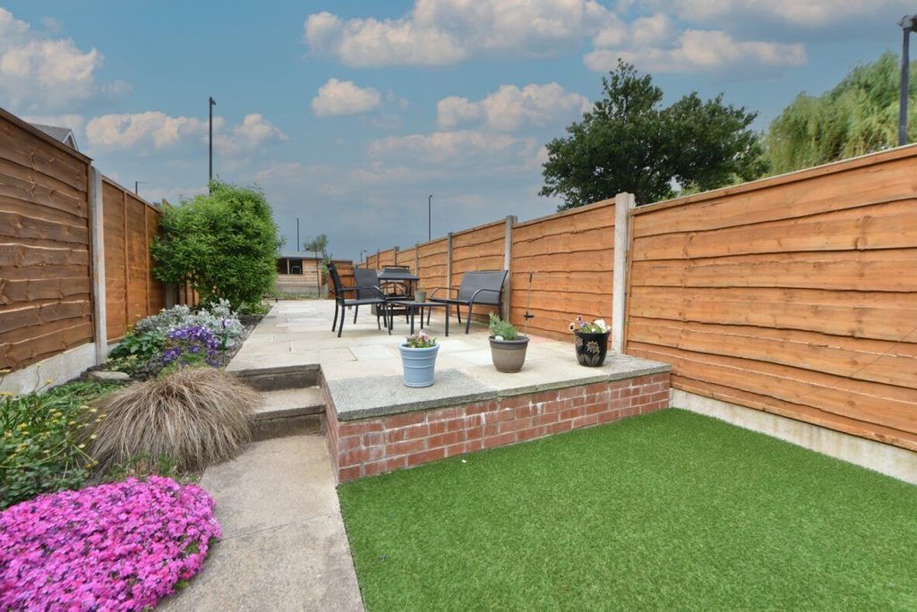 Property photo 2 of 18